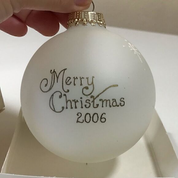 CHRISTMAS ORNAMENT BALL EUC - Picture 4 of 6